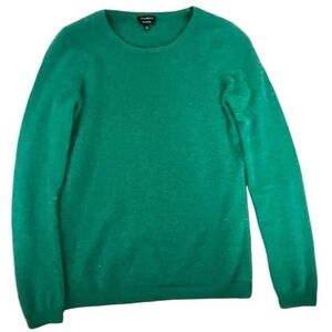 Green cashmere sweater with a crew neck & long sleeves #luxuryfashion #c…
